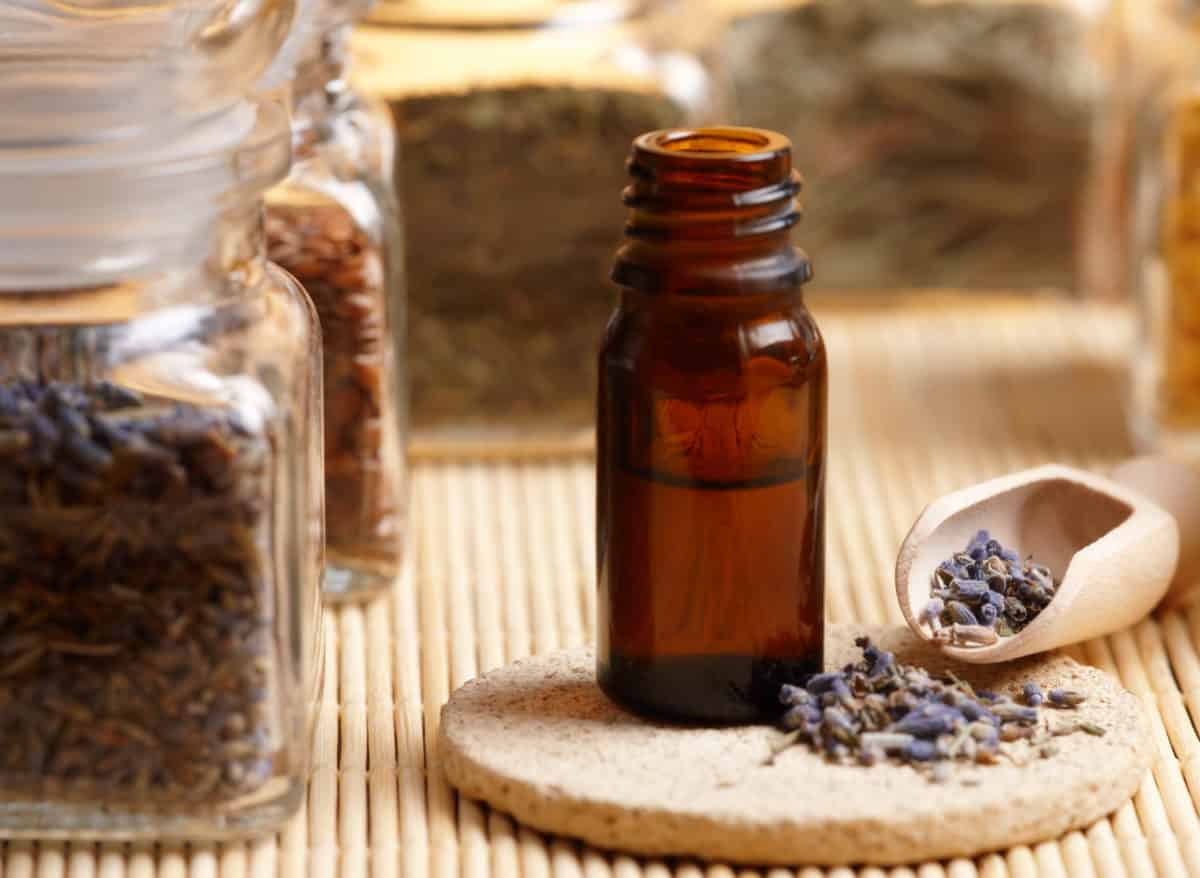How to Use Essential Oils For Your DIY Skin Care
